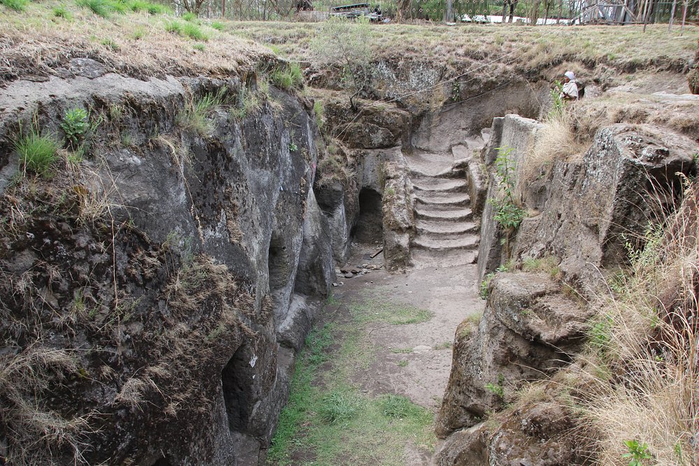 Halal tour of Tiya Stelae and Melka Kunture prehistoric sites Ethiopia